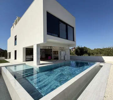 SUKOŠAN- Luksuzna vila s infinity bazenom  - cover