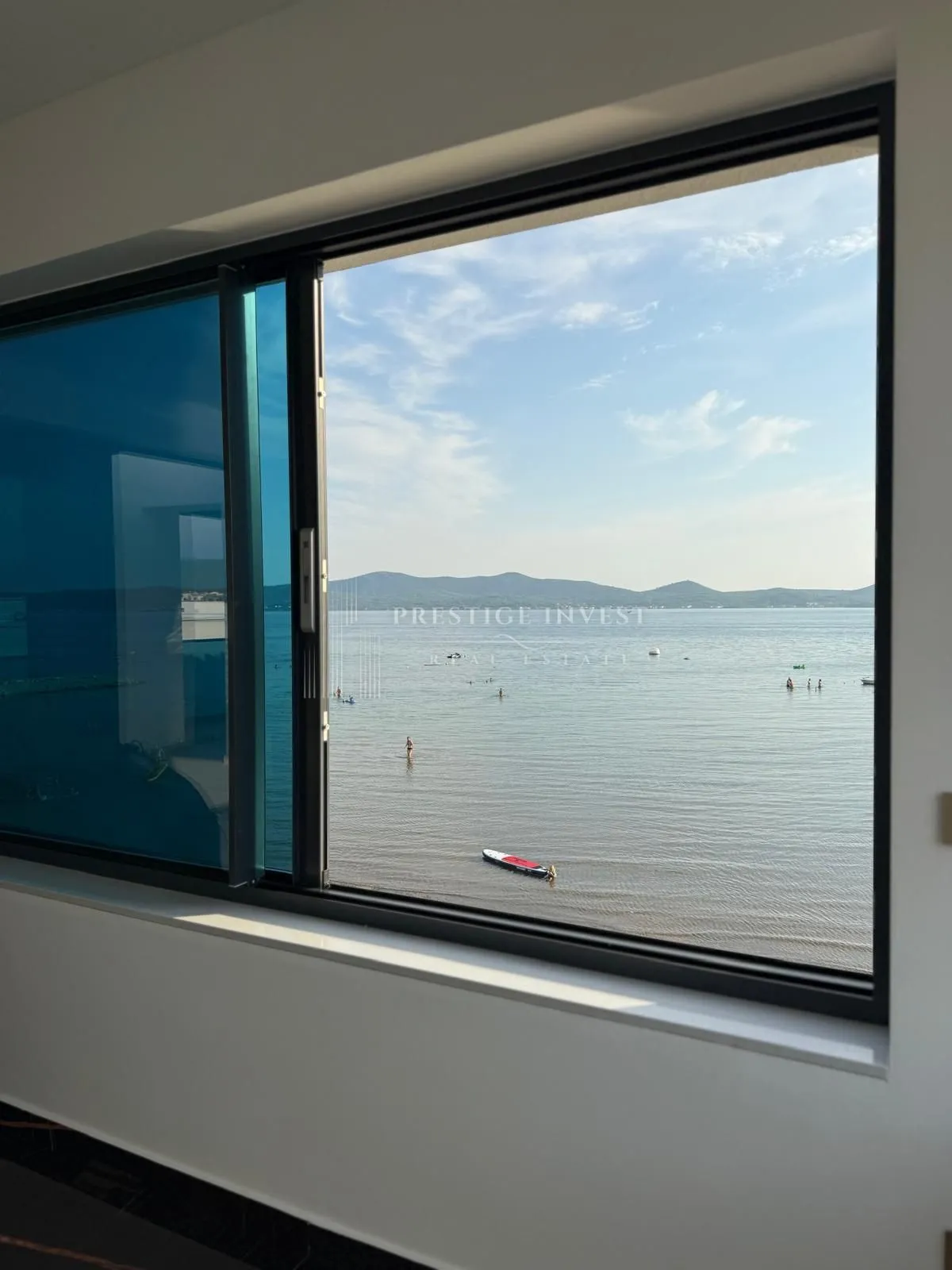 SUKOŠAN- Luksuzan penthouse prvi red uz more - cover