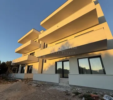 SUKOŠAN - S6 Penthouse s krovnom terasom i pogledom na more - cover