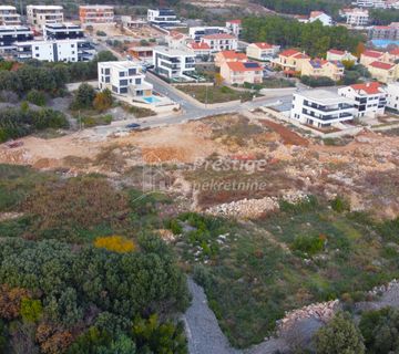 Grad Krk, atraktivno građevinsko zemljište, 860 m2 - cover