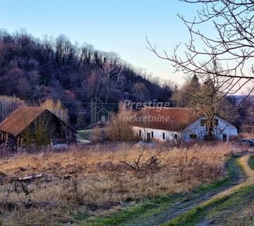 Zemljište s deset gospodarskih zgrada, 42000 m2 - cover