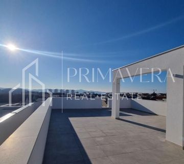 Zadar, Plovanija, penthouse s krovnom terasom i pogledom na more, 121,83 m2 - cover