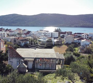 Marina/Kuća sa prostranom okućnicom i pogledom - cover