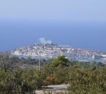 Vila sa bazenom i pogledom na Primošten - cover