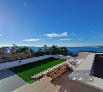 PRIVLAKA-PENTHHOUSE S BAZENOM 94,71 M2,S5,ODMAH USELJIV,Pogled na more