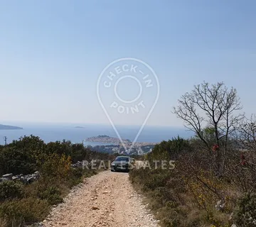 Poljoprivredno zemljište s pogledom na more, predio Kamenar, 6500 m2 - cover
