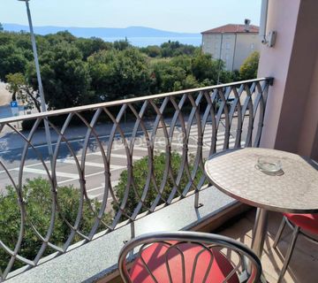 Apartman uz more Novi Vinodolski – pogled i loggia I. kat C/D - cover