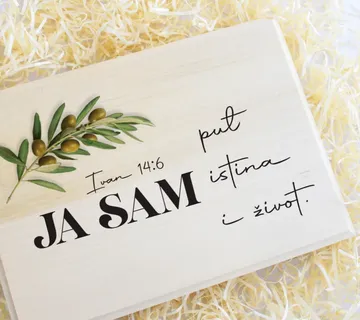 Biblijski stih prema vlastitom izboru na drvenoj površini - cover