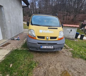 Renault trafic - cover
