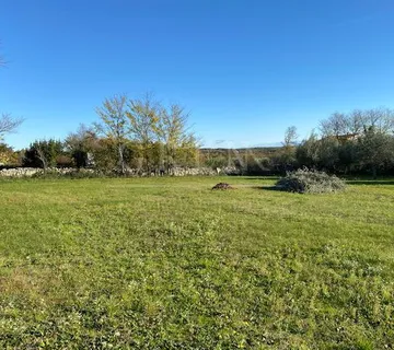 Građevinsko zemljište udaljeno 15 km. od Poreča - cover