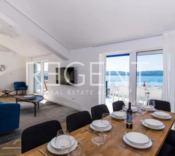Trogir - Moderan, peterosobni penthouse s terasom i pogledom na more - cover