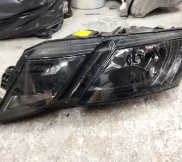 ŠKODA OCTAVIA 2018 PREDNJI LIJEVI FAR HALOGENI - cover