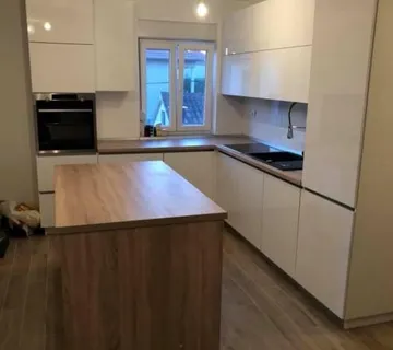 Kuhinja sa otokom visoki sjaj bjela acryl - cover