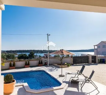 Istra, Medulin, vila s pogledom na more (prodaja) - cover