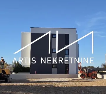 PRIVLAKA (ZADAR) - TROSOBAN APARTMAN 200 M OD MORA - DRUGI KAT - cover