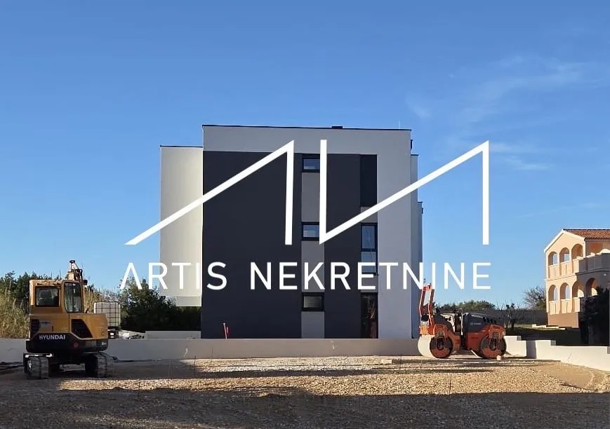 PRIVLAKA (ZADAR) - TROSOBAN APARTMAN 200 M OD MORA - DRUGI KAT - cover