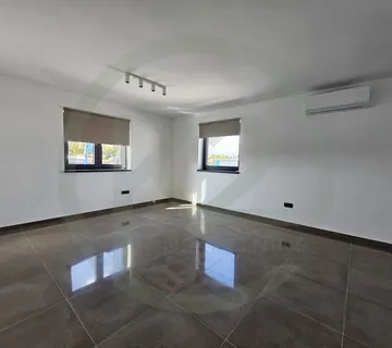 Petruševec, najam novog ureda 85 m2, parking - Petruševec, Zlatar