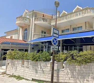 Brodarica: Kuća 6 ap + 2 posl pr. 640 m2 PRILIKA! - cover