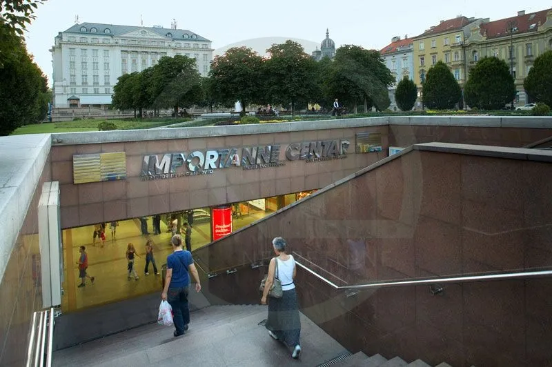 IMPORTANE CENTAR-lokal 51,5 m2, najfrekventnija pozicija, PRILIKA!! - cover