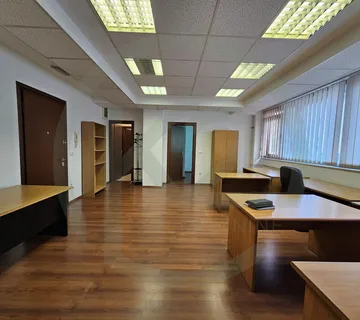 Vrbik: ured 76 m2 najam! - cover