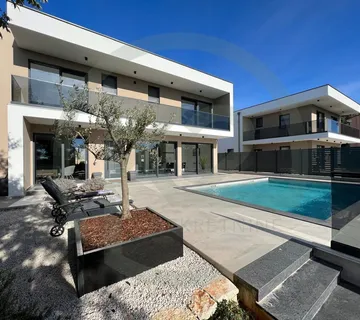 Moderna vila 200 m2 u srcu Istre, Svetvinčenat - cover