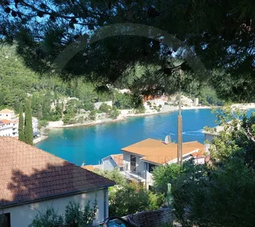 Šolta, Stomorska apartman u kući 60 m2 +240 m2 roh bau PRODAJA ili ZAMJENA - Stomorska, Šolta