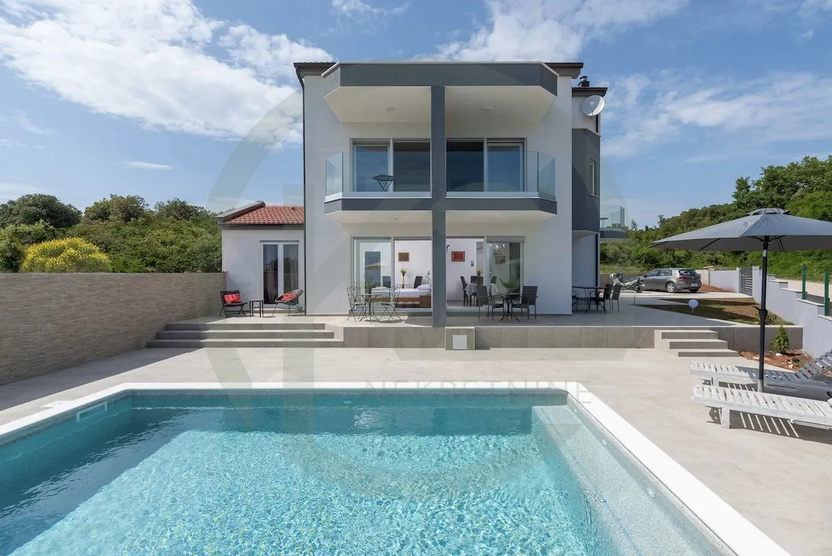 Moderna vila sa bazenom, Marčana 200 m2! - cover