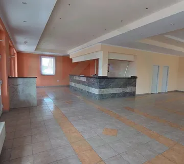 Resnik - poslovni prostor 160 m2 PRILIKA - cover