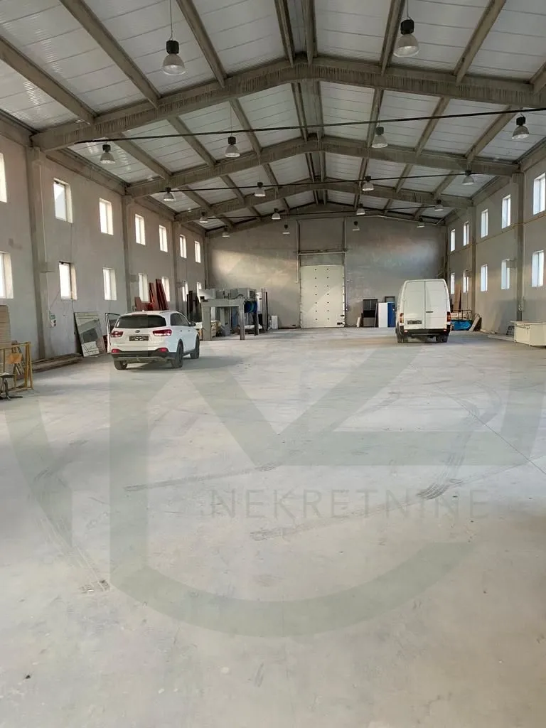 Poslovna zona Slavonski Brod, hala 1.350 m2, pristup sa auto-ceste - cover