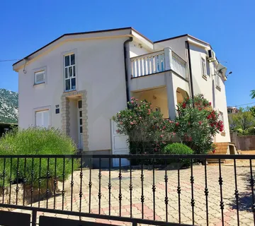 Cesarica, Karlobag 180 m2, 3 stamb. jedinice, okućnica, 200 m do mora! - cover