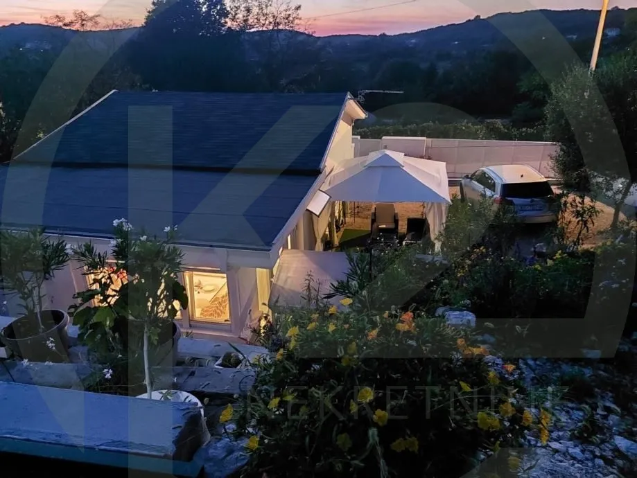 Rovinj 60 m2, vrt, 4 PM, 400 m2 parcela, POTENCIJAL sa projektom!! - cover