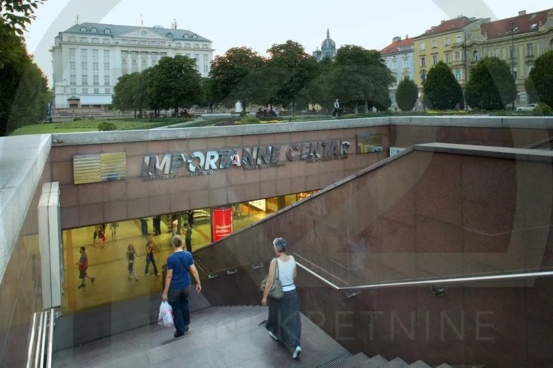 IMPORTANE CENTAR-lokal 51,5 m2, najfrekventnija pozicija, PRILIKA!! - cover