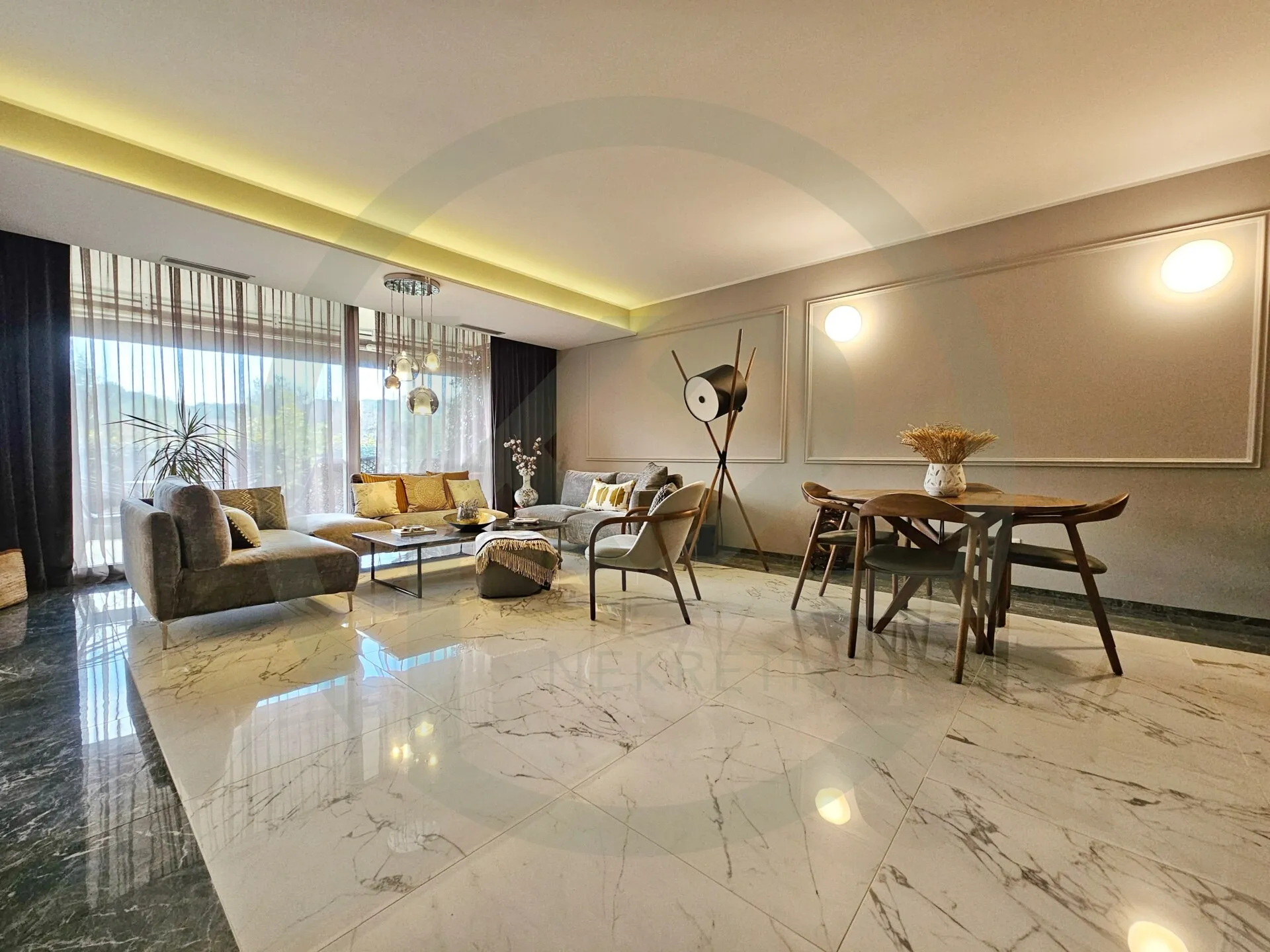 EKSKLUZIVAN STAN S VRTOM NA VRHUNSKOJ LOKACIJI U ROVINJU 138 m2 - cover