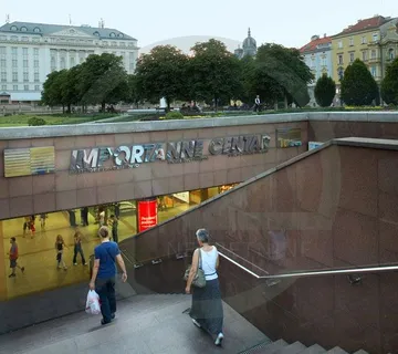 IMPORTANE CENTAR-lokal 51,5 m2, najfrekventnija pozicija, PRILIKA!! - cover