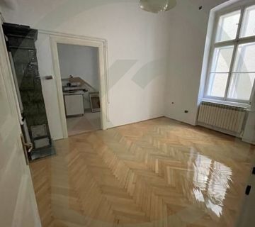 Trg bana J. Jelačića, 5-stan 148 m2, 2. kat, ekskluzivno, PRILIKA!! - cover