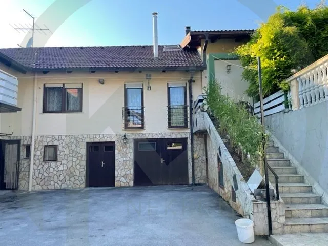 Kuća sa 2 stana i ugostiteljski objekt - cover