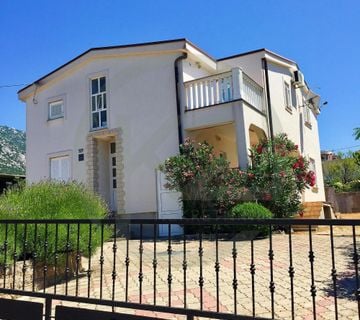 Cesarica, Karlobag 180 m2, 3 stamb. jedinice, okućnica, 200 m do mora! - cover