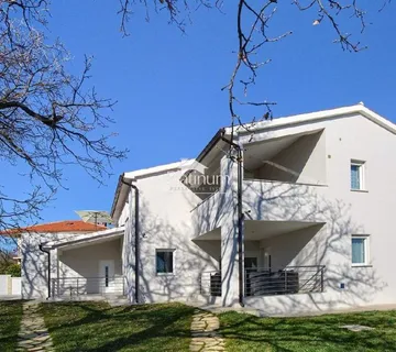 Istra,Ližnjan kuća 400 m2 ,okućnicom 1000 m2 s tri apartmana - cover