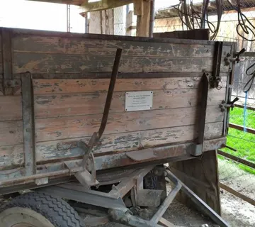 Prikolica dvoosovinska - cover