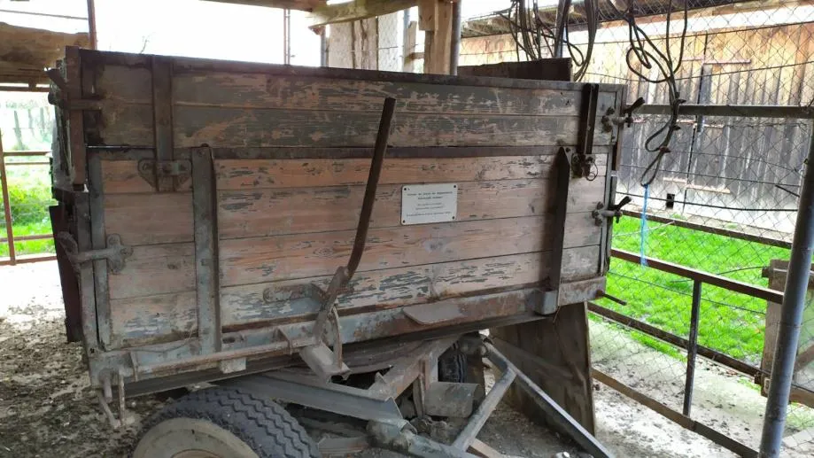 Prikolica dvoosovinska - cover