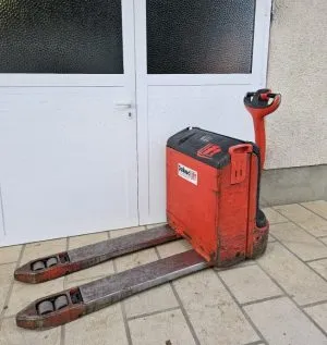 Rabljeni elektro viličar Linde T16 - cover