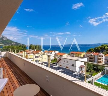 Duće, Omiš, luksuzni resort s 4 velika apartmana i bazenom uz more - cover