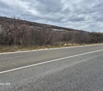 KLIS KURTOVIĆI GRAĐEVINSKO ZEMLJIŠTE UZ CESTU 748 m2 - cover
