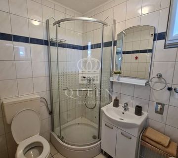 Apartmanska kuća sa lijepom okućnicom- VIR - cover