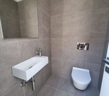 POREČ!!! Penthouse sa krovnom terasom od dodatnih 125 m2, pogled more - cover
