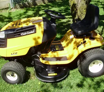 TRAKTOR KOSILICA CUB CADET LT2 NS96 - cover