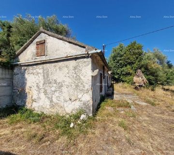 Prodaje se građevinsko zemljište sa ruševnom kućicom Labin, s pogled - cover