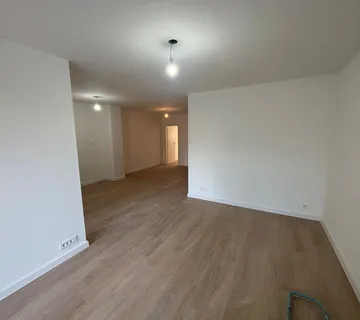 Novorenovirani trosobni stan 63 m2, 1. kat - Bolnička cesta 97. - cover