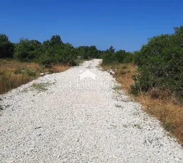 Istra,Golubovo poljoprivredna parcela veličine 390 m2 - cover