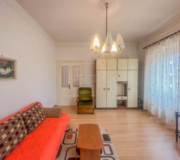 Brtonigla, prostrani i komforan stan u centru - cover